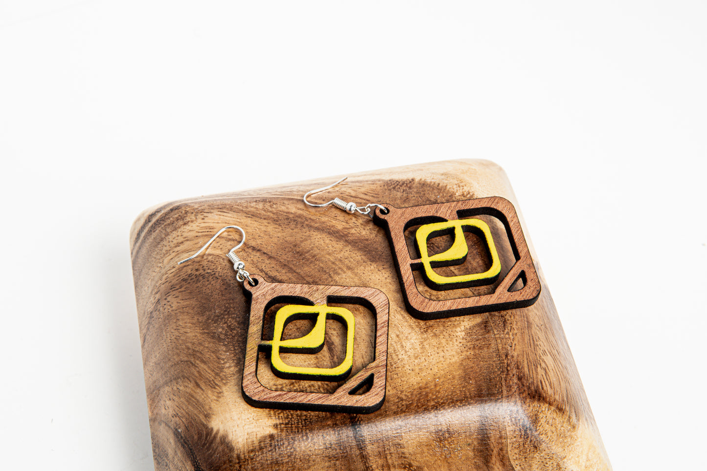  magic of our Squared Wooden Earring set! 🌳✨ Unleash your inner fashionista with these unique and stylish accessories.